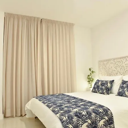 Lindo Junto Al Mar *